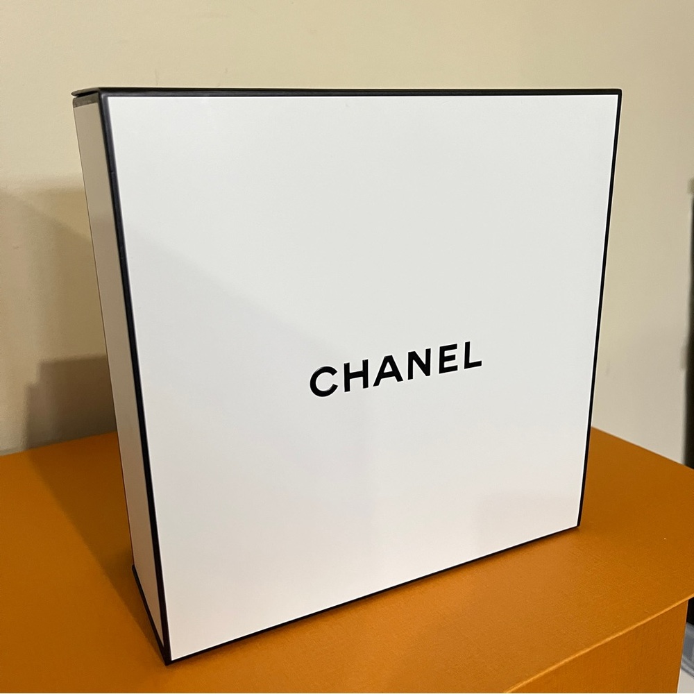 CHANEL White and Black Gift Box Empty